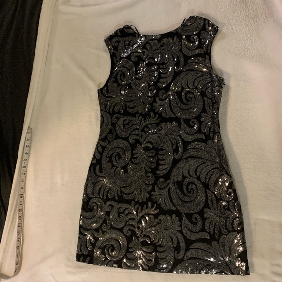 LeChateau sleeveless sequin holiday dress/tunic. - Picture 8 of 10
